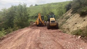 Kısıtlamada İzmit köy yolarında da üst yapı çalışmaları yapılıyor