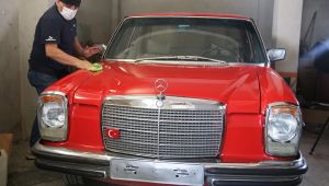 Klasik otomobilleri, atölyesinde ilk günkü ihtişamına kavuşturuyor
