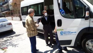 Kocaeli Zabıtası kaybolan vatandaşı ailesine teslim etti