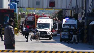 Lastik fabrikasında çıkan yangında bir işçi dumandan etkilendi