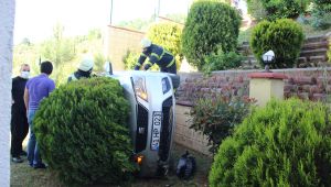 Aracını park ederken sitenin bahçesine uçtu