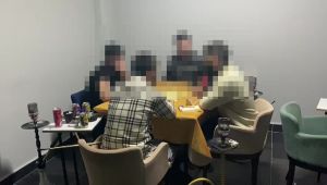 Polis baskınına rağmen oyunu bırakmadılar