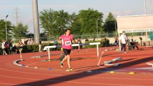 ‘Rüzgarın kızı’ Bursa’da rakiplerine şans tanımadı