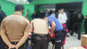 Yalıdaki kumar partisine denizden polis baskını