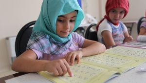 Annemle Kur’an-ı Kerim öğreniyorum