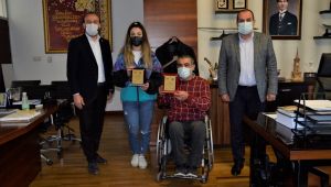 Avrupa üçüncüsü Berfun’a teşekkür plaketi