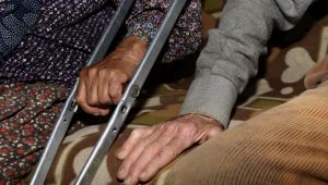 Büyükşehir yaşlı çiftin yardımına koştu