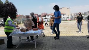 Gebze Belediyesi’nden sınava giren gençlere ikram