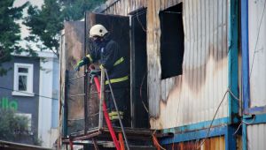 Gebze'de geri dönüşüm deposunda yangın