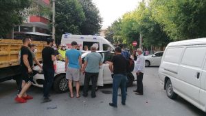 Gebze’de vakaya giden ambulans otomobille çarpıştı