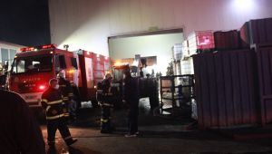 Geri dönüşüm fabrikasında korkutan yangın