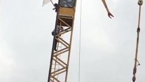 Gebze'de intihara kalkışan şahsı polis ikna etti