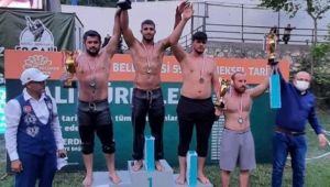 İzmitli güreşçi Bursa’da şampiyonluk kupasını kaldırdı