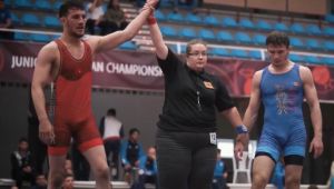 Kağıtsporlu güreşçiler ay yıldızlı forma için mücadele etti