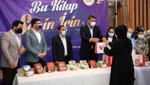 Kartepeli gençler hediye kitaplarına kavuştu