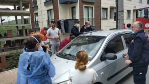 Kendisini arabaya kilitleyen Emirhan bebek kurtarıldı!