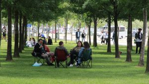 Kısıtlamasız cumartesi gününde sahile akın ettiler