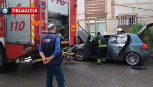 Park halinde alev alan otomobil hurdaya döndü