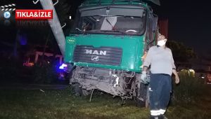 Park halindeyken freni boşalan tır ortalığı savaş alanına çevirdi