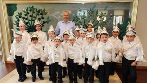 Sünnet çocuklarından Başkana sevgi seli!