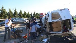 TEM’de minibüs ile otomobil çarpıştı: 9 yaralı 