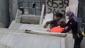 Ziyarette gittiği atölyede mermer blokların altında sıkıştı