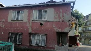Babasına yardım ederken ikinci kattan beton zemine düştü