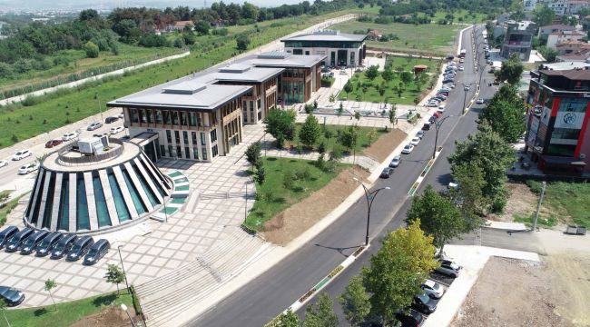 Başiskele Selahhattin Eyyübi Caddesi’nde aşınma asfaltı serildi