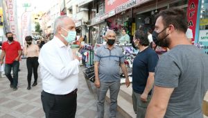 Başkan Aygün Denizciler Caddesi’nde esnafları gezdi