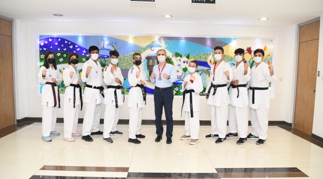 Başkan Çiftçi, başarılı karatecileri ağırladı