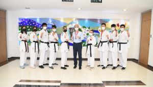 Başkan Çiftçi, başarılı karatecileri ağırladı