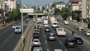 D-100’de çekici arıza yapınca trafik kilitlendi