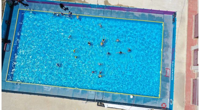 Dilovası’nda okul bahçeleri yüzme havuzuna dönüştü