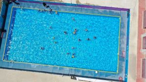 Dilovası’nda okul bahçeleri yüzme havuzuna dönüştü