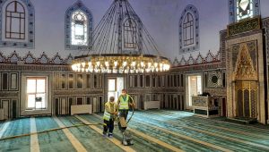 Gebze'deki camilerde temizlik çalışmaları