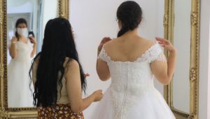 Gelin adayları önce gelinlikçilerin, sonra güzellik salonlarının yolunu tutuyor