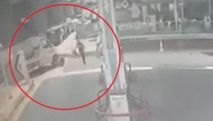 Kavga ettiği husumetlisini kamyonetle ezdi