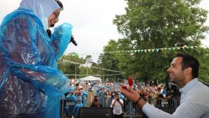 Konserde sürpriz evlilik teklifi