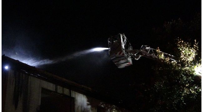 Metruk binada çıkan yangın paniğe sebep oldu
