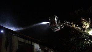 Metruk binada çıkan yangın paniğe sebep oldu