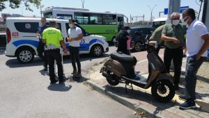 Otomobil ile çarpışan motosiklet sürücüsü yaralandı