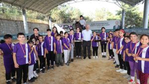 Başarılı öğrencilere madalyalar Büyükgöz’den