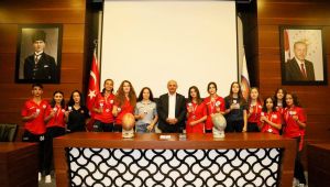 Başkan Söğüt başarılı sporcuları ağırladı