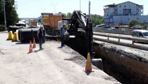 Derince İstiklal Caddesi’nde altyapı çalışmaları yapılıyor