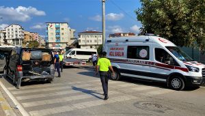 Halk otobüsü minibüsle çarpıştı: 1 yaralı