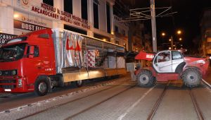 İzmit Belediyesi’nin yardım tırı, sel bölgesi için yola çıktı