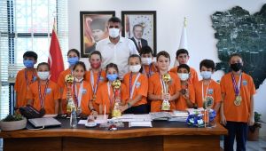 Kocaman şampiyonları misafir etti