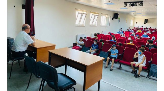 Öğrenciler Kadıoğlu'nu dinleyerek öğrendi