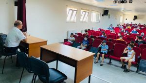 Öğrenciler Kadıoğlu'nu dinleyerek öğrendi