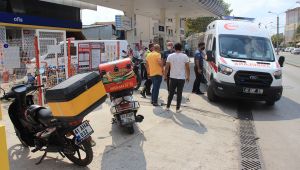 Otomobile arkadan çarpan kurye yaralandı